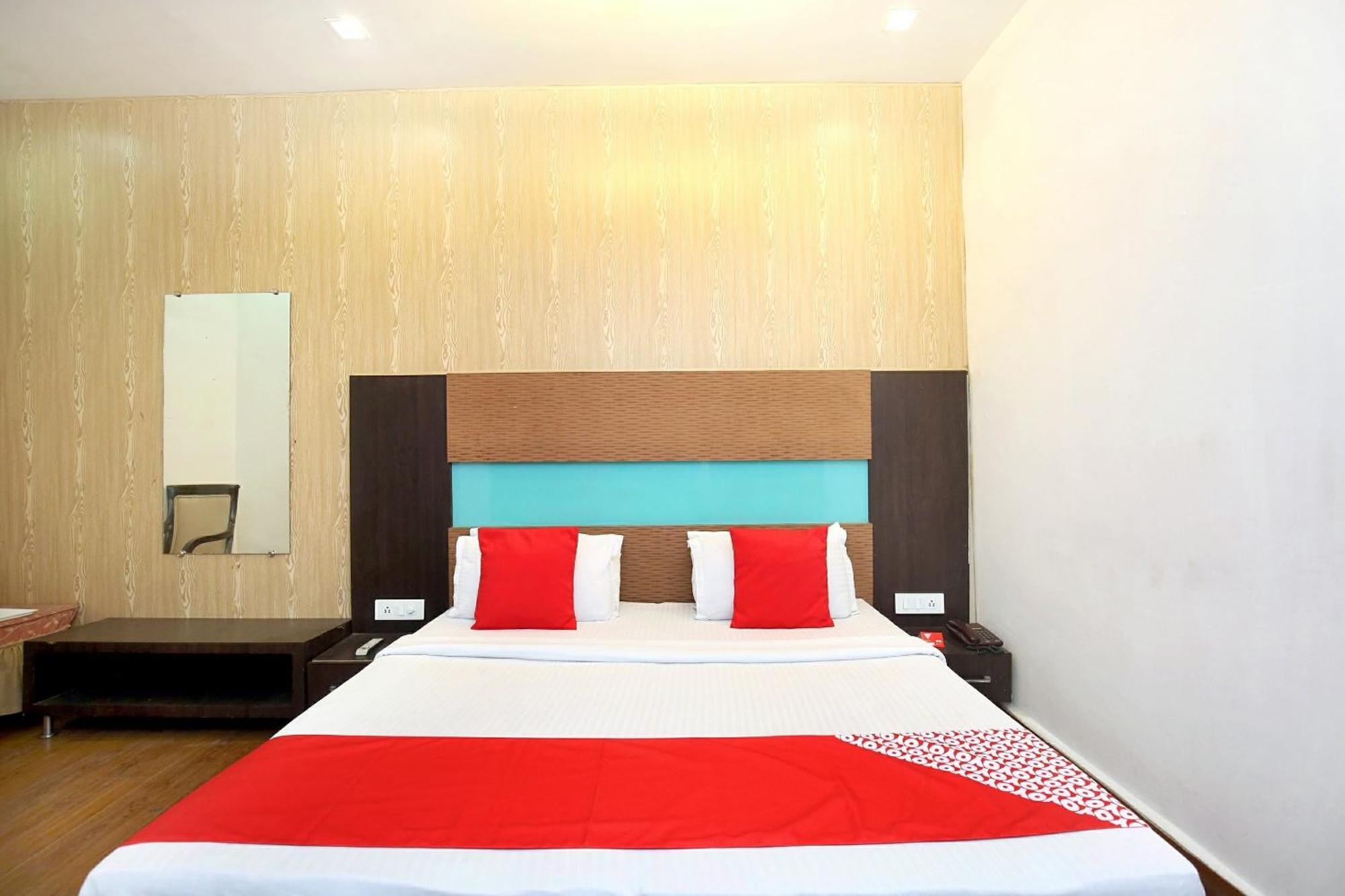 Hotel O Queensland Амритсар Экстерьер фото