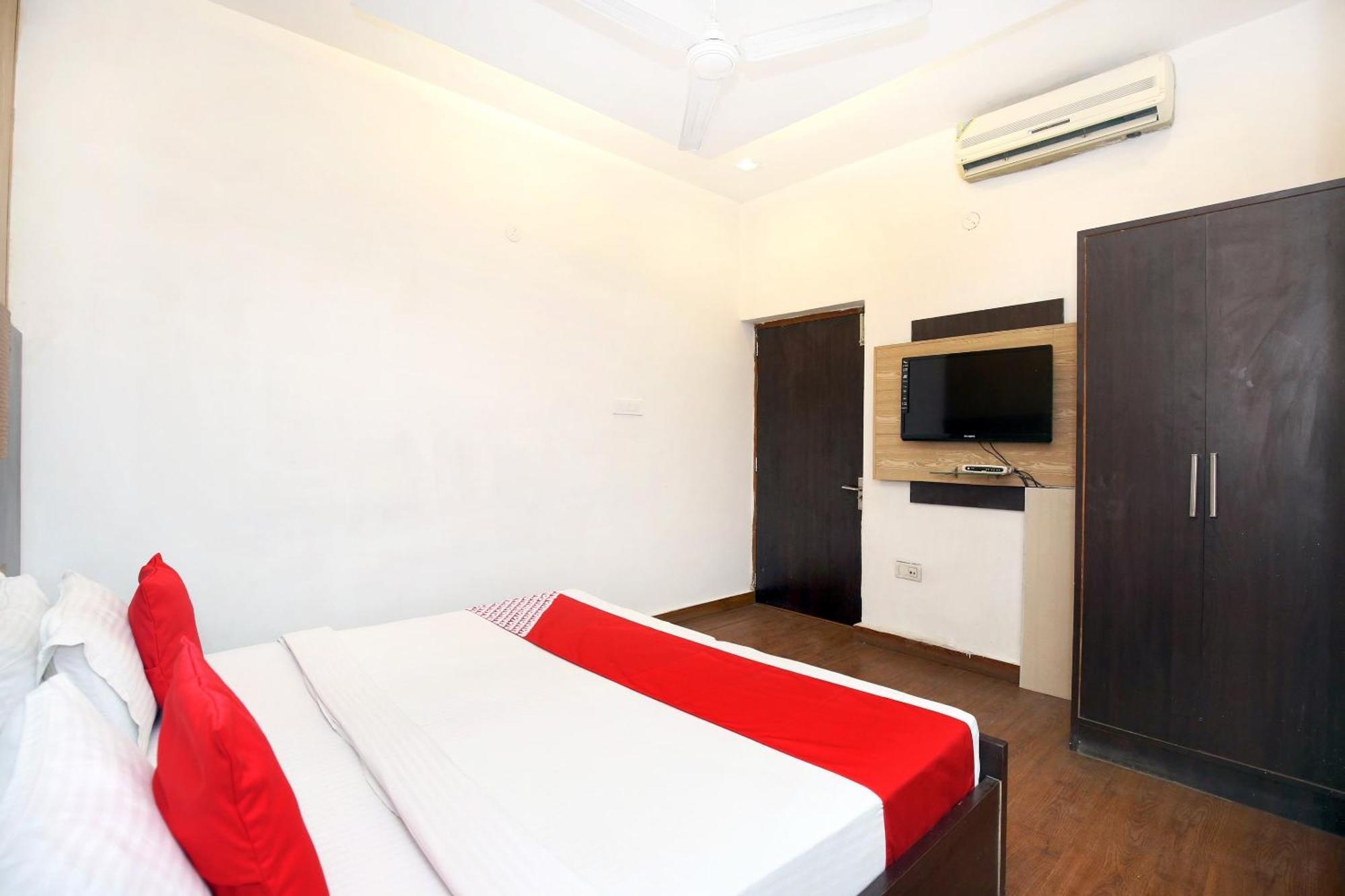 Hotel O Queensland Амритсар Экстерьер фото