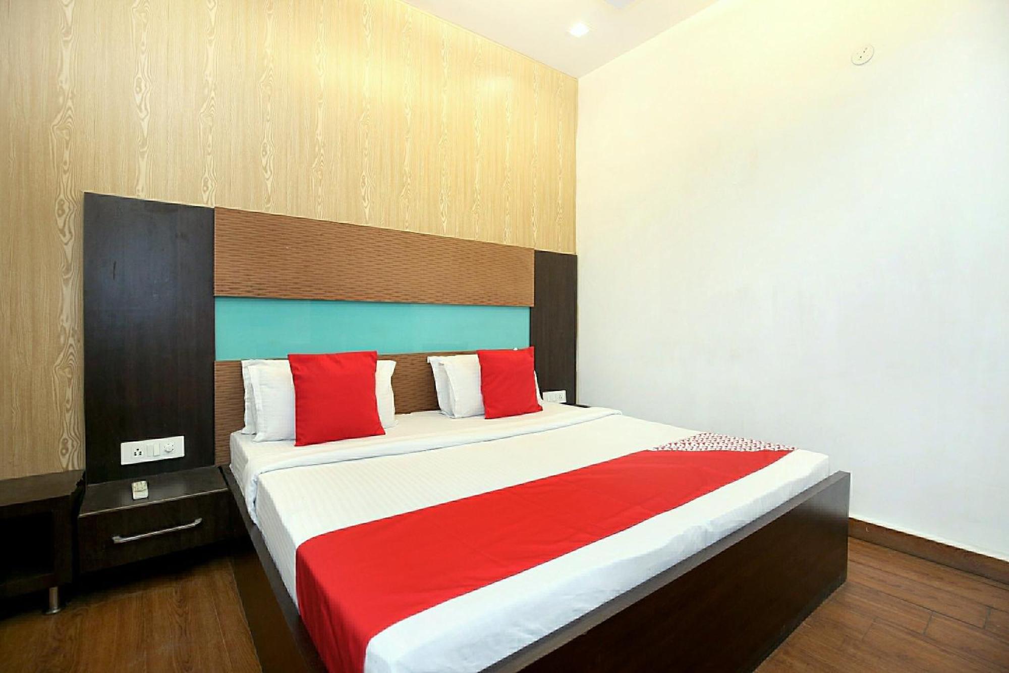 Hotel O Queensland Амритсар Экстерьер фото