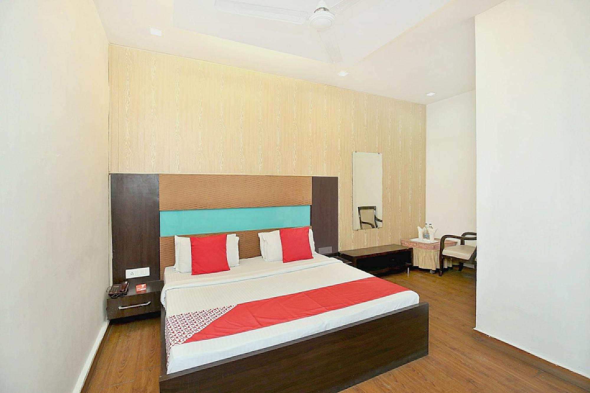 Hotel O Queensland Амритсар Экстерьер фото